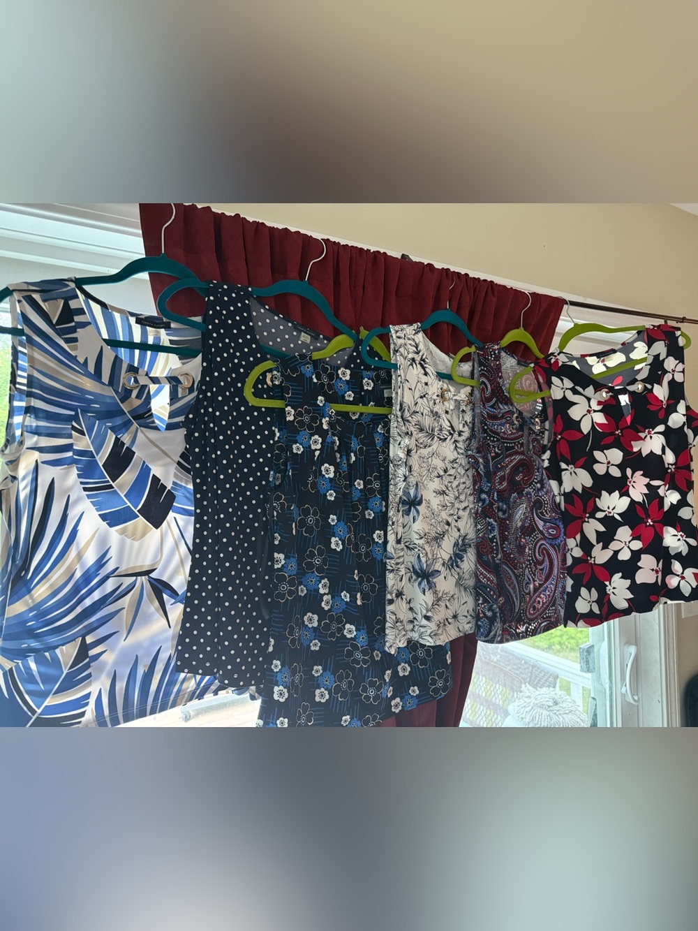 7 Tommy Hilfiger Women’s Sleeveless Tank Tops bundle (7) size Large